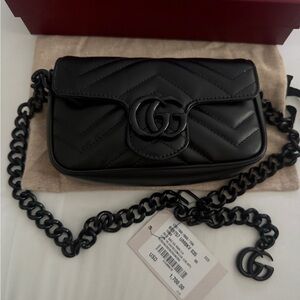 Gucci
Marmont Matelasse Belt Bag black msrp $1700+tax 80cm black
